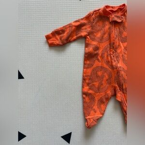 Carter’s|Baby gender neutral Orange Pumpkin Patterned footsies pajamas•••3M,CUTE